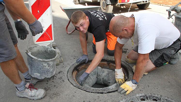 Darunter liegen die Kanaldeckel.