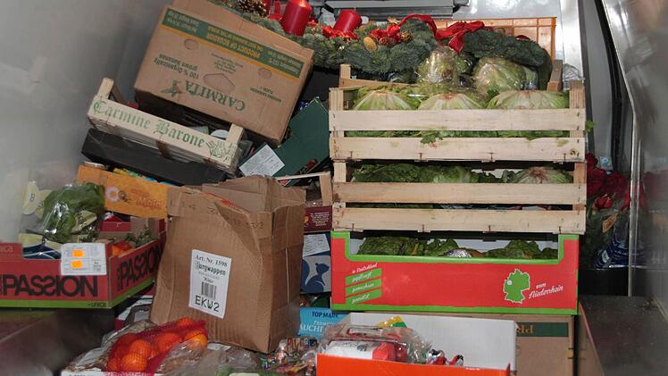 Zwei mal pro Woche holen die ehrenamtlichen Fahrer der Tafel die Lebensmittelspenden aus Supermärkten, Discountern und Bäckereien ab. Foto: Dagmar Besand