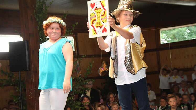 Die Mainleuser Schule feierte am Samstag ein wunderschönes Wiesenfest. Foto: Stephan Tiroch