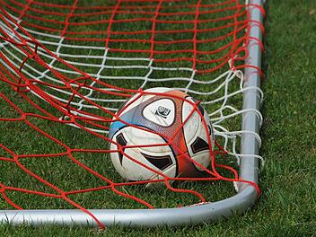 Eine ARD-Doku prangert "Schwarzgeld im Amateurfußball" an. Saale-Zeitungs-Redakteur Steffen Standke hat dazu folgende Meinung. Symbolfoto: Schmitt