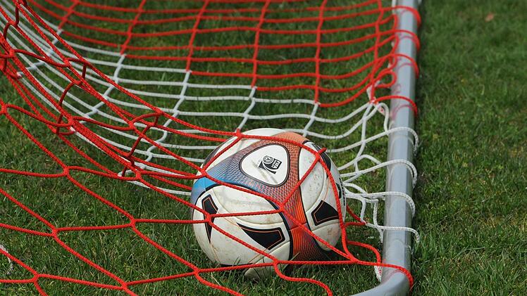 Eine ARD-Doku prangert "Schwarzgeld im Amateurfußball" an. Saale-Zeitungs-Redakteur Steffen Standke hat dazu folgende Meinung. Symbolfoto: Schmitt