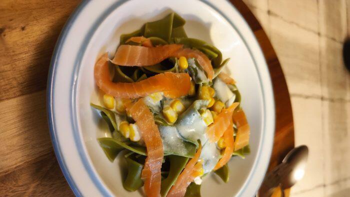 Gr&uuml;ne Nudeln mit Mascarpone-Lachs-So&szlig;e