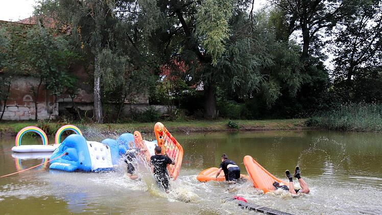 Action im Weiher    Foto: Johanna Blum