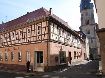 In der historischen Altstadt von Münnerstadt gibt es ein paar Leerstände. Zumindest in drei von ihnen könnten durch das Förderprogramm "Innenstadt beleben" neue Mieter einziehen. Es gibt Zuschüsse für die Miete  und Geld für bauliche Anpassungen. Foto: Thomas Malz