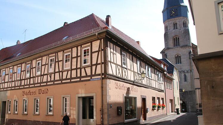 In der historischen Altstadt von Münnerstadt gibt es ein paar Leerstände. Zumindest in drei von ihnen könnten durch das Förderprogramm "Innenstadt beleben" neue Mieter einziehen. Es gibt Zuschüsse für die Miete  und Geld für bauliche Anpassungen. Foto: Thomas Malz