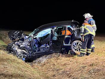 Autofahrerin ger&auml;t in den Gegenverkehr: Frontalzusammensto&szlig; auf der B19 fordert zwei Schwerverletzte