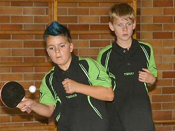 Den Doppelwettbewerb der C-Schüler gewannen Tarius Mann und Niklas Kolb  (von links) von der SG Neuses. Im Einzel wurde zudem Kolb Zweiter und Mann Dritter. Fotos:  Hans Franz