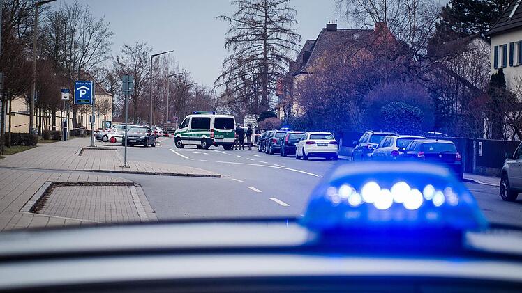 Polizeieinsatz in Fürth: Im Parkhaus am Klinikum wurde ein verdächtiger Gegenstand gefunden. Möglicherweise handelt es sich um Sprengstoff. Symbolfoto: Matthias Hoch