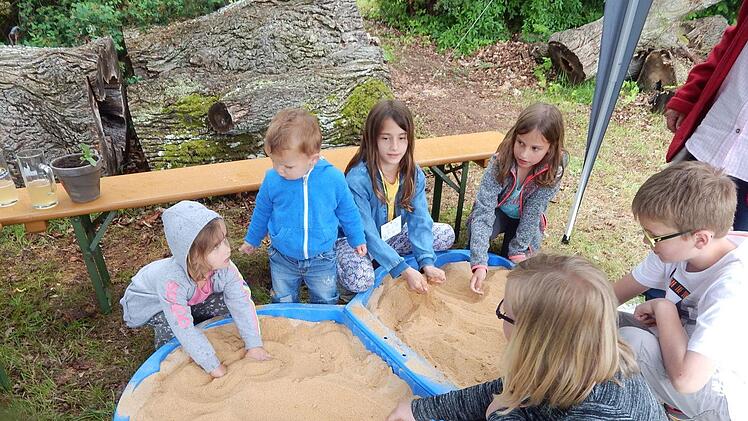Schatzsuche im Sand. Foto: Horst Wunner