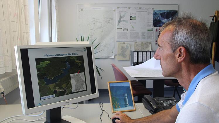 Matthias Schrepfermann, Betriebsleiter der Mauthaustalsperre, gibt Auskunft über die Kapazität des Stausees. Cindy Dötschel