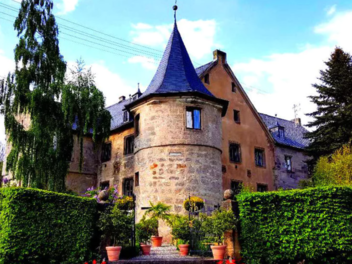 Mysteriöses Schloss bei Kronach steht zum Verkauf – Fotostrecke