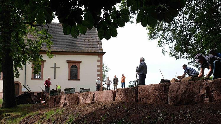 Im kommenden Jahr feiert die Frankenbrunner St.-Michaels-Kapelle ihr 300-jähriges Bestehen. Spätestens bis dahin soll alles glänzen.