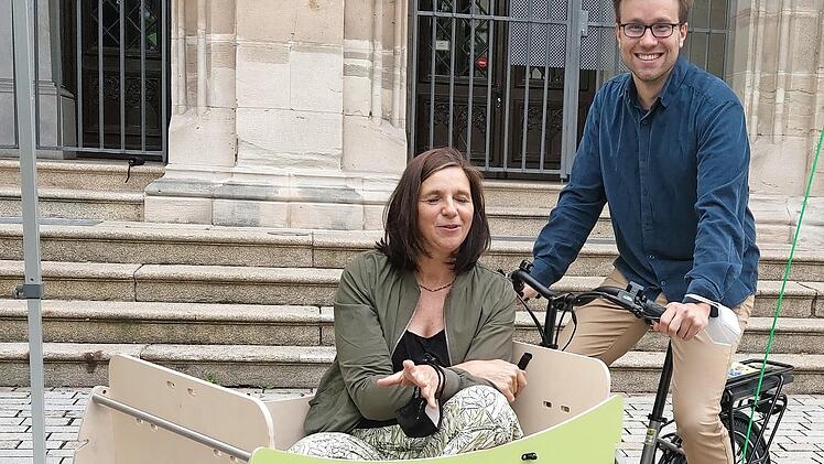 Vereint im Lastenrad: Katrin Göring-Eckardt und Johannes Wagner.