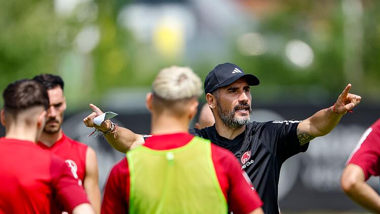 Er soll es richten: Christian Fiél (re.) hat das Kommando beim Club