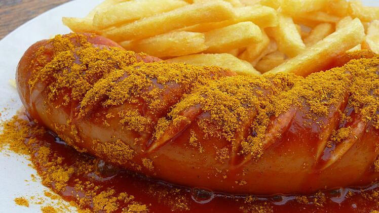 Currywurst mit Pommes Frites