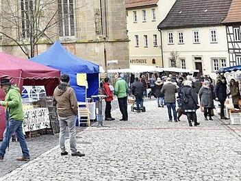 Auf dem Marktplatz und in einigen Straßen der Altstadt befanden sich die Stände des Königsberger Ostermarktes.  Fotos: Gerold Snater
