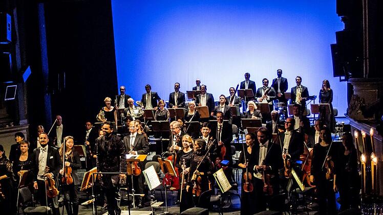 Reichlich Beifall gab es für GMD-Aspirant Harish Shankar und den Solisten Markus Riepertinger im Landestheater.Jochen Berger