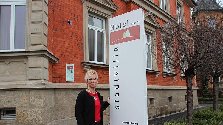 "Ich bin in einem Alter, in dem ein neuer Lebensabschnitt beginnen darf", sagt Birgit Mayer, die ihr Hotel "Stadtvilla" geschlossen hat.