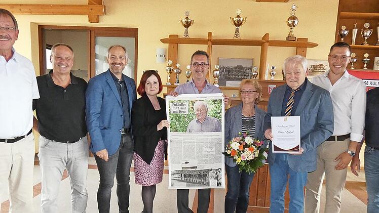 Der TSV 08 Kulmbach zeichnete Günter Kintzel für sein Lebenswerk mit der Ernennung zum Ehrenpräsidenten aus (von links): Stefan Schaffranek, Dieter Heinel, stellvertretender Landrat Jörg Kunstmann, stellvertretende Landrätin Christina Flauder, Vor...