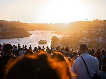 Sonnenuntergang im Jardim do Morro, Porto.