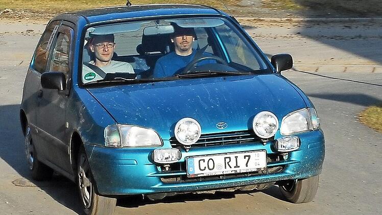 Die Coburger Andreas Vie&szlig;mann und Volker Honold errangen bei der Orientierungsfahrt des MSC Presseck den Klassensieg.  Foto: Gerd Plietsch