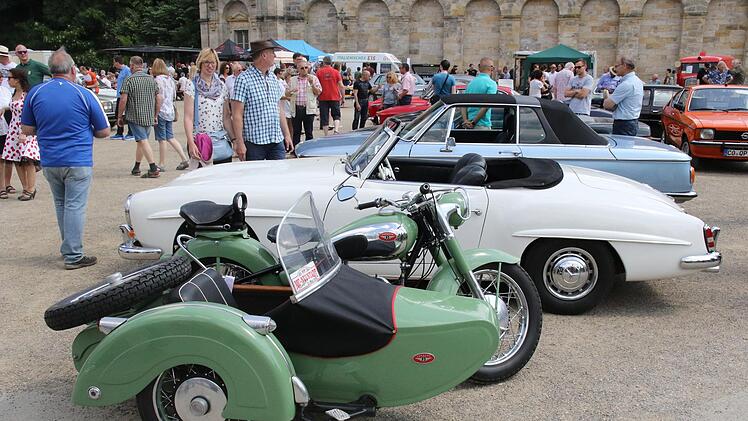 Impressionen vom 15. Coburger Old- und Youngtimertreffen auf dem Schlossplatz.Foto: Wolfgang Desombre