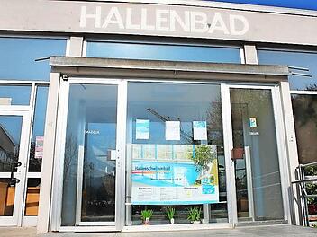 Das Hallenbad ist über 50 Jahre alt. Ein Ersatz wird nach Auffassung der Stadt in absehbarer Zeit nötig sein. Foto: Thomas Mäuser