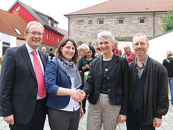 Vorstellungsrunde (v.l.): Pfarrer Thomas Eschenbacher, Pastoralassistentin Lisa Werner, Pfarrgemeinderats-Vorsitzende Barbara Oschmann und Pastoralreferent Markus Waite. Foto: Gerd Schaar