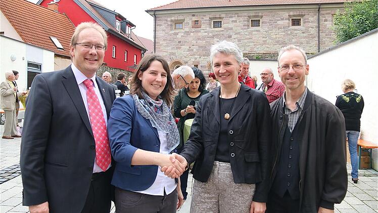 Vorstellungsrunde (v.l.): Pfarrer Thomas Eschenbacher, Pastoralassistentin Lisa Werner, Pfarrgemeinderats-Vorsitzende Barbara Oschmann und Pastoralreferent Markus Waite. Foto: Gerd Schaar