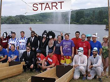 Auch für die schrillsten Outfits gab es beim Ebinger Sautrogrennen Preise. Fotos: Renate Neubecker