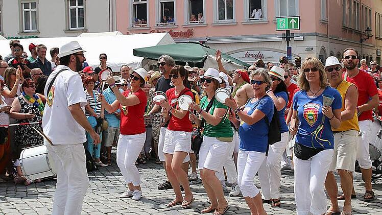 Impressionen vom Samba-Umzug 2015. Foto: Albert Höchstädter