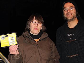 Gudrun Osti-Führer und Romano Keß kritisieren die Parkplatzsituation in der Von-der-Tann-Straße.  Foto: Borst