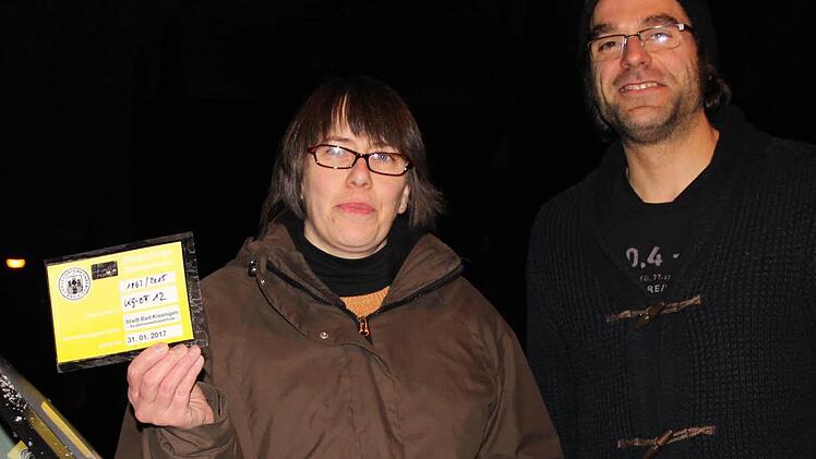 Gudrun Osti-Führer und Romano Keß kritisieren die Parkplatzsituation in der Von-der-Tann-Straße.  Foto: Borst