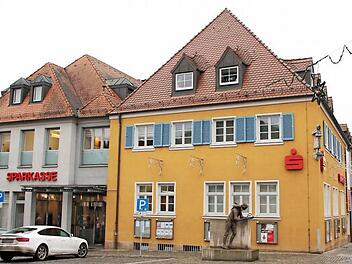 Die Kreissparkasse Höchstadt ist seit über 150 Jahren selbstständig. Bei einer Fusion würden vermutlich auch hier aus der Zentrale zahlreiche Arbeitsplätze nach Erlangen verlagert.  Foto: Andreas Dorsch