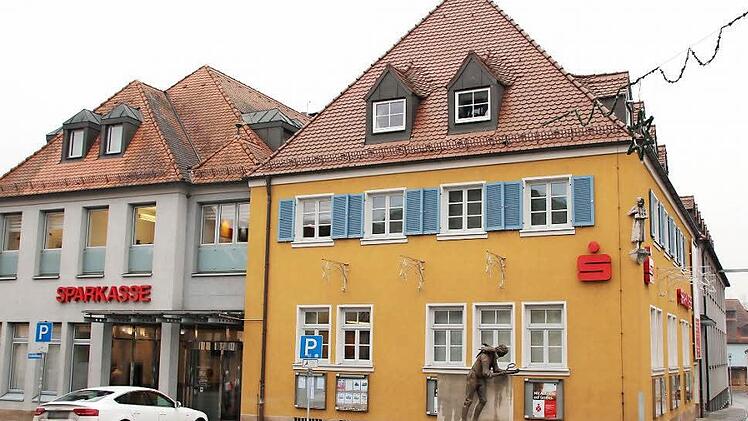 Die Kreissparkasse Höchstadt ist seit über 150 Jahren selbstständig. Bei einer Fusion würden vermutlich auch hier aus der Zentrale zahlreiche Arbeitsplätze nach Erlangen verlagert.  Foto: Andreas Dorsch