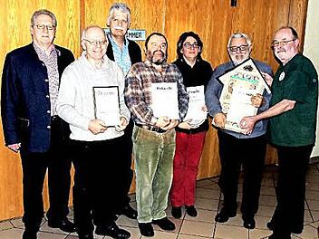 Ehrungen beim Natur- und Vogelfreundeverein: G&uuml;nter Schulz, Anton Gulden, Holger Fleischer, Fritz Schmidt, Sabine Ihlfeld, Hans-Joachim Buchmann, Karl-Heinz Heisig (v. l.) Foto: Dieter Gropp