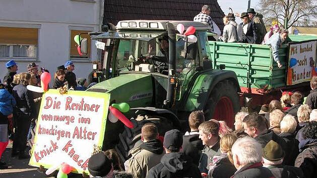 "Sex auf Rezept im Altenheim" und viele weitere Themen der j&uuml;ngeren Vergangenheit wurden beim Umzug "herumgespielt". Foto: Klaus Oelzner