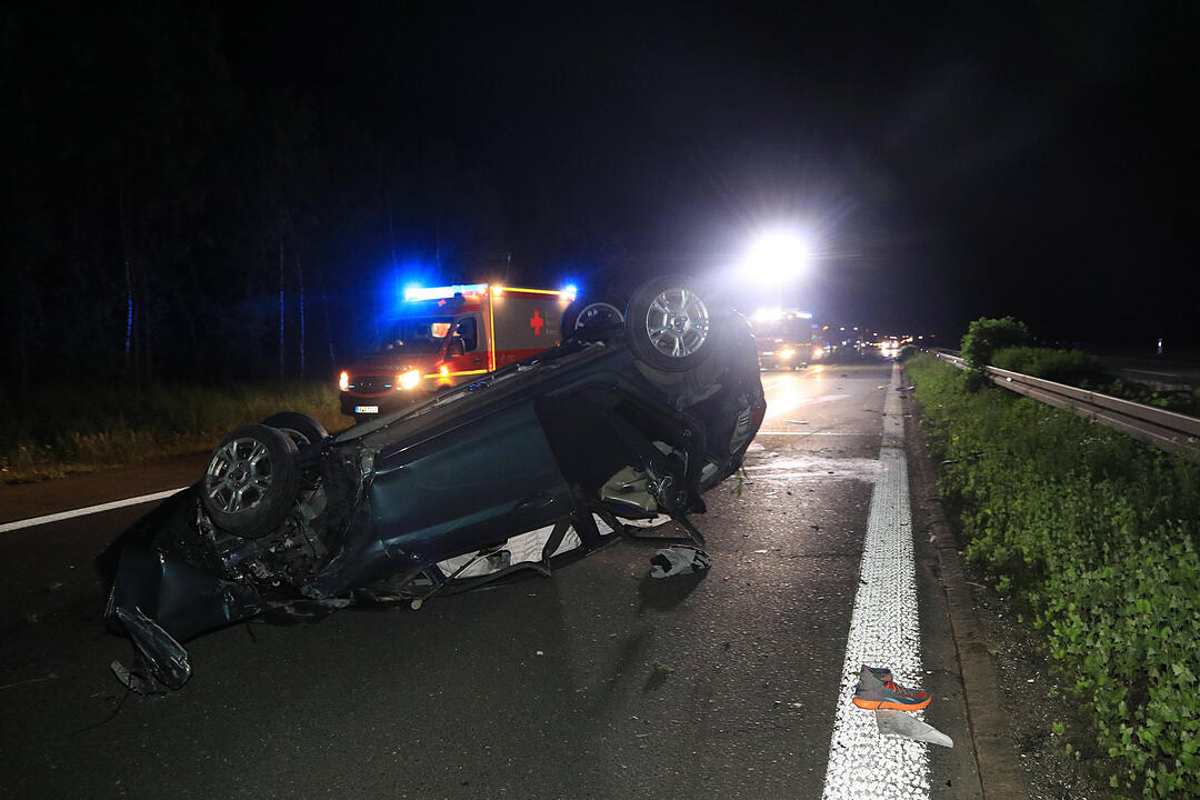 A73 bei Bamberg: Auto überschlägt sich