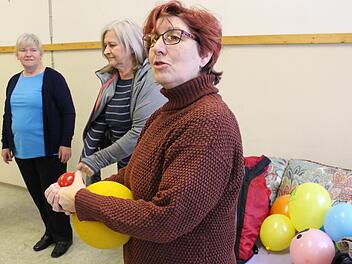 Macht Senioren mit Bewegung und Gehirnjogging fit: Michaela Heintz-Seeberger Fotos: Evi Seeger