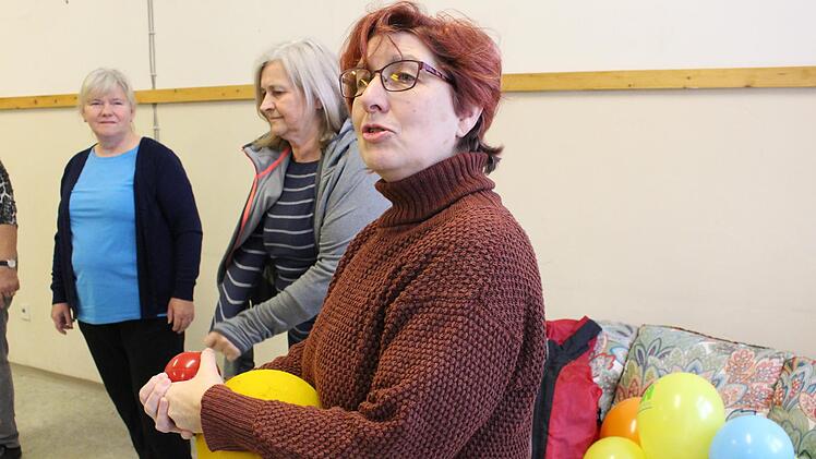 Macht Senioren mit Bewegung und Gehirnjogging fit: Michaela Heintz-Seeberger Fotos: Evi Seeger