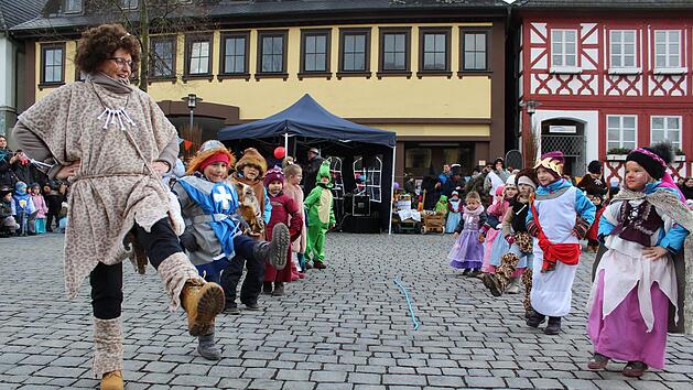Einen einge&uuml;bten Tanz boten die Kinder auch an. Am Applaus hatten sieriesig Freude.Markus H&auml;ggberg