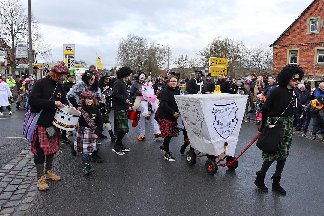 Die Hauptstrasse wurde zur Partymeile