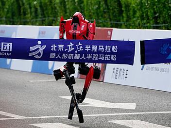 Zweiter Roboter-Halbmarathon in Peking