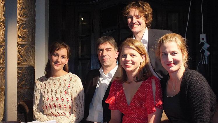 Die Schauspieler von links:Veronika Conrady, Ingo Pfeiffer, Stefan Krischke (hinten), Katharina Försch und Silvia Steger.