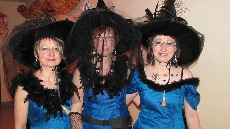 Die drei Hexen Marion, Birgit und Ines waren bereit, bei "Sex in Ost" zu verzaubern.