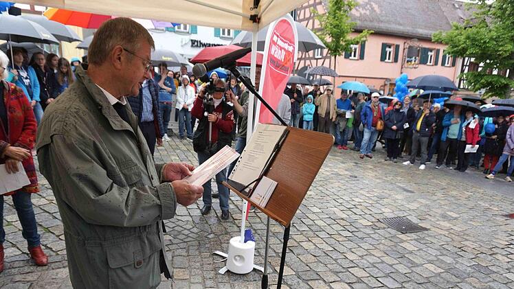 CSU-Stadtrat Franz-Josef Lang zitierte aus der Regierungserklärung von Konrad Adenauer.    Foto: Richard Sänger