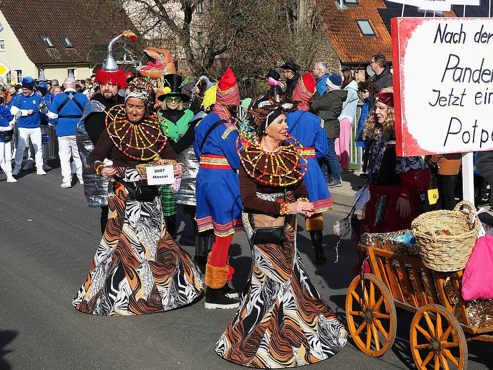 Buntes Faschingstreiben lockte tausende Besucher an.