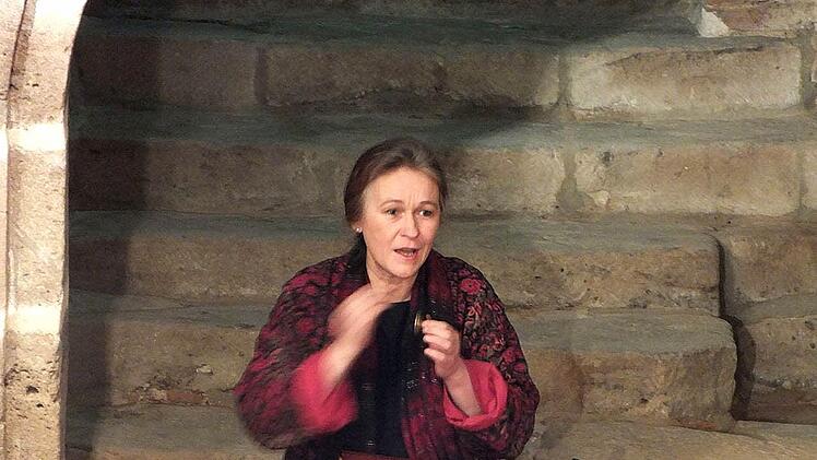 Für die musikalische Umrahmung sorgte Ulrike Bergmann aus Ermetzhof mit Volksmusik auf ihrer ungarischen Bassdrehleier. Foto: Manfred Welker