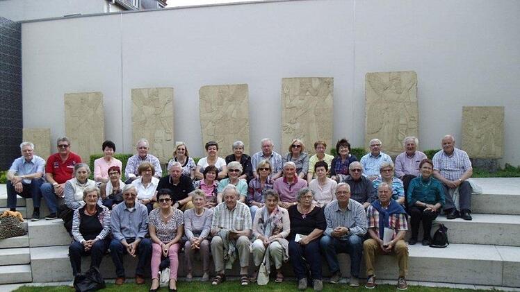 Die Mitglieder der Hammelburger Senioren-Union im Knauf-Museum Iphofen w&auml;hrend des Einf&uuml;hrungsvortrags.  Foto: Annemarie Binder