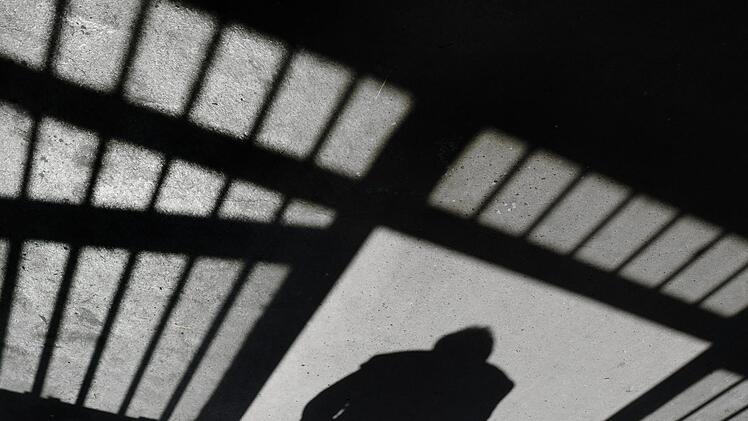 Von einer wochenlangen Leidenszeit in einem türkischen Gefängnis berichteten die Eheleute Gisela und Wilfried Hofmann aus Sonneberg bei einem Vortrag in Untermerzbach  Foto: Symbolbild/ Patrick Seeger, dpa